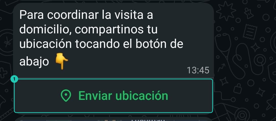 Pedido de ubicación recibido en WhatsApp en el celular, con el botón Enviar ubicación debajo del mensaje